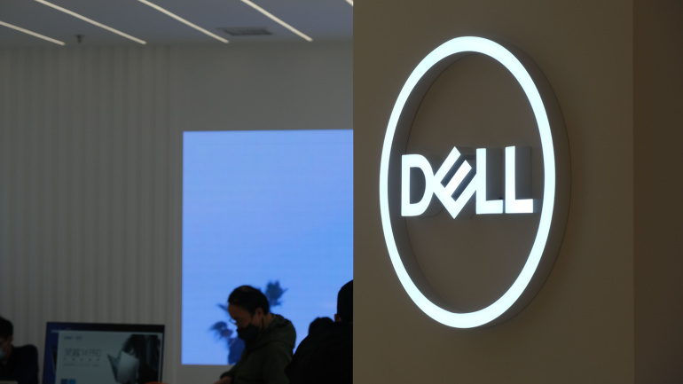 Dell logo in store