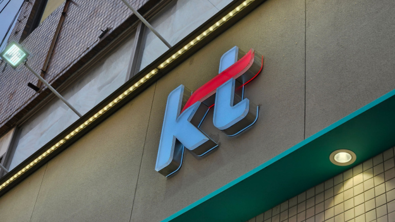 The logo of KT, Korea Telecom, is displayed on a signboard. KT is a telecommunications company that provides mobile and internet network services in South Korea, KT AI
