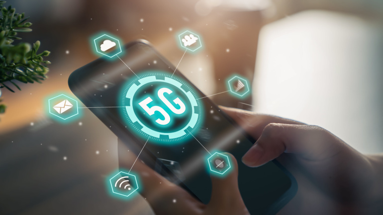 According to the latest 5G survey report from Telecoms.com, the main cash cow of 5G technology in the coming two years is expected to be enterprise private networks. Interestingly, the mobile edge seems to have tumbled in significance over time.
