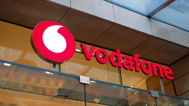 Vodafone has agreed to sell its operations in Italy to Swisscom, for €8 billion, marking a significant shift in its business strategy.