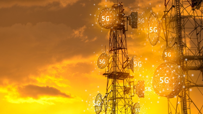 Japanese tech companies, including mobile operator NTT DoCoMo, successfully conducted a trial of 5G communication in the 38 GHz band.