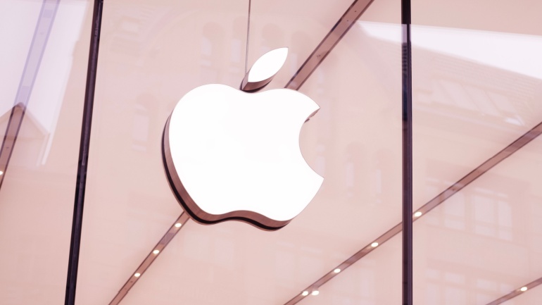 The European Commission announced that Apple's App Store policies may violate DMA, launching a new investigation into the giant's compliance.