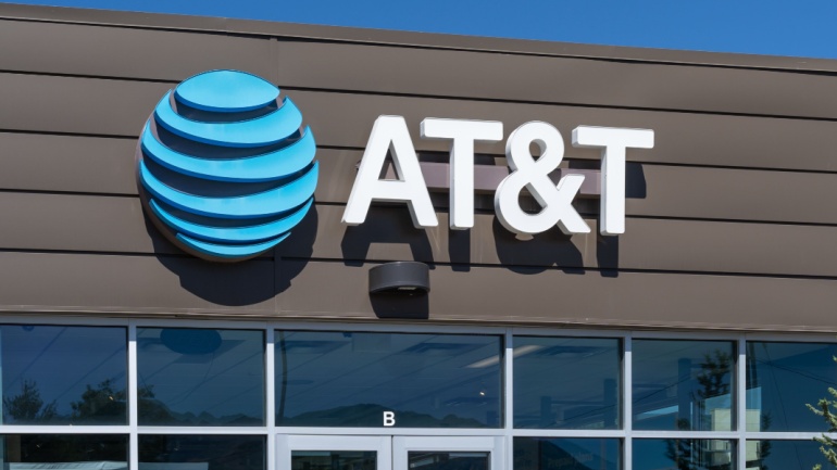 AT&T has been fined $950,000 by the FCC for failing to deliver emergency 911 calls during an outage in August 2023.