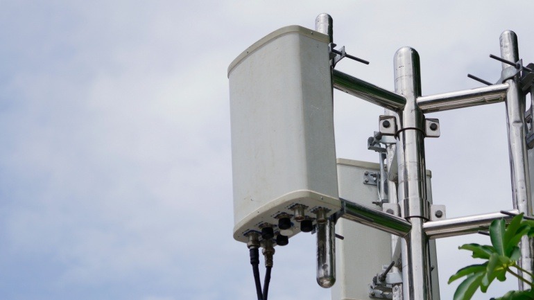 Virgin Media O2 Pioneers UK 5G Small Cell Deployment