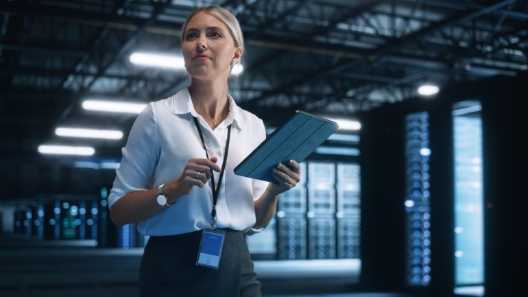 Deutsche Telekom, SAP, Ionos, and Schwarz Group, are in discussions to secure funding for a substantial AI data center project.