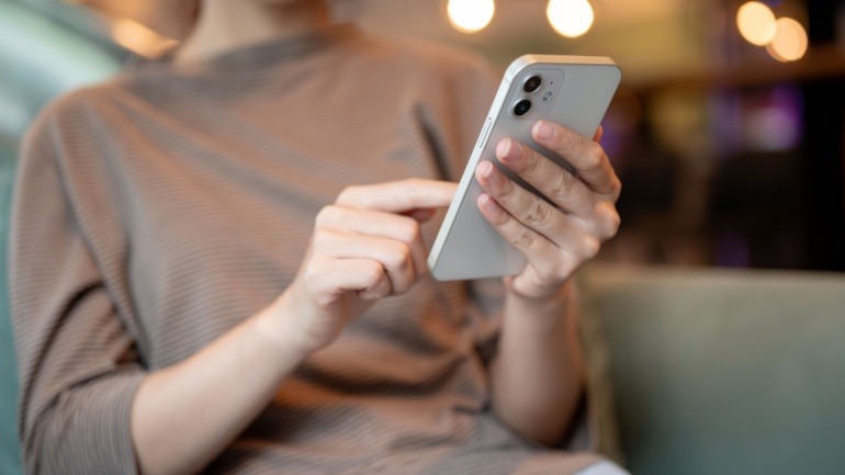 Global smartphone shipments showed minimal movement in the first quarter of 2025, as manufacturers contended with economic pressures.