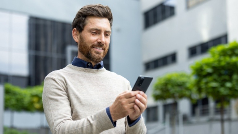 Ericsson and e& UAE have signed a pivotal three-year deal to expand and modernize the UAE's 5G radio access network (RAN).