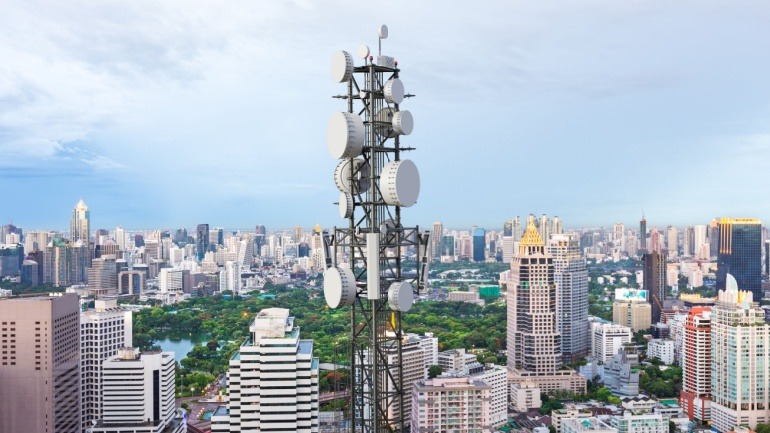 Vietnamese telecom operators are significantly advancing the rollout of 5G infrastructure across the nation.
