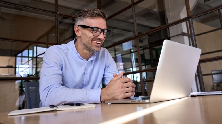 VMO2 is transforming customer service with Lumi AI, a tool that supports agents by analyzing calls and suggesting solutions in real time.