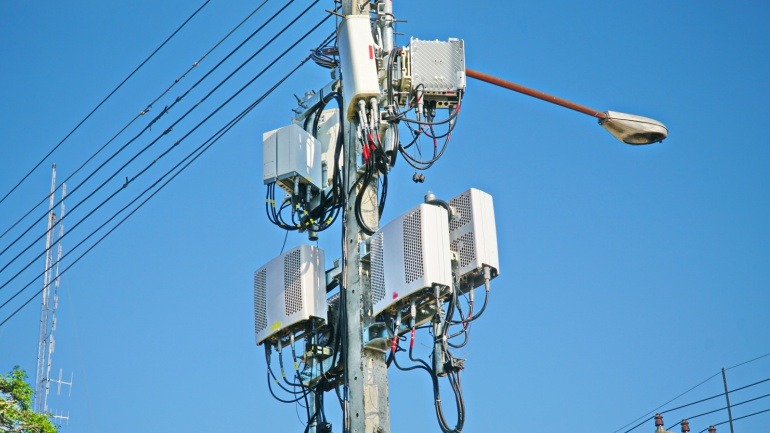 VMO2 has expanded its small cell network to Bristol. This development, in partnership with Ontix, builds on previous deployments.