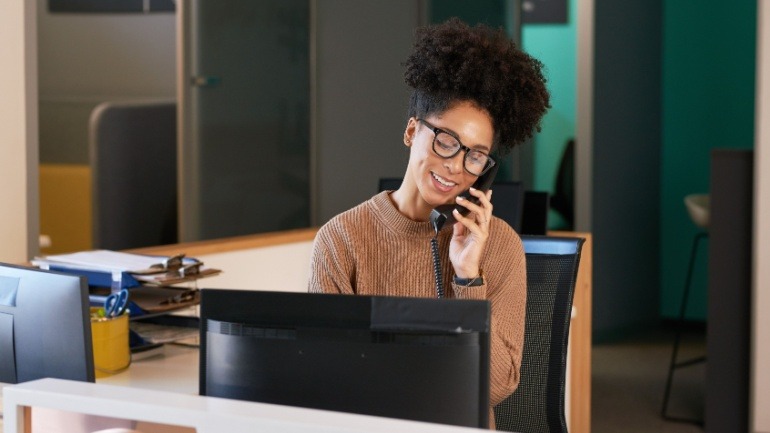 8x8 Integrates Mitel Phones for Seamless VoIP Experience