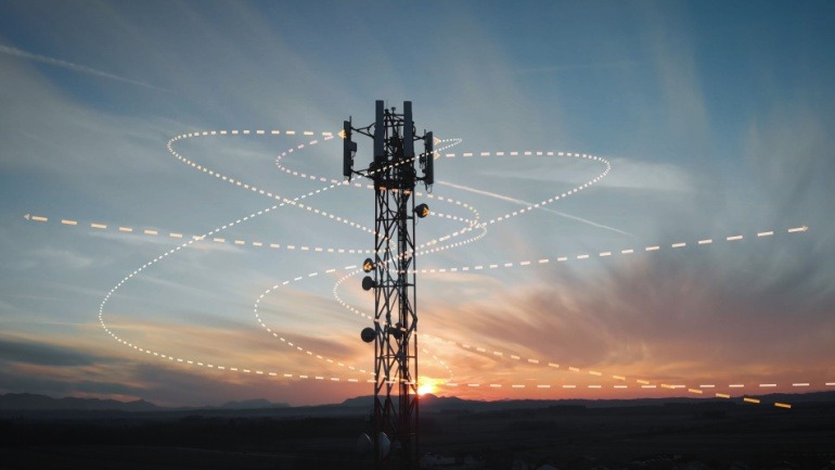 5G Strategy Showdown: AT&T Verizon and T-Mobile Innovate