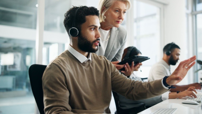 AI Microsoft Teams Revolutionize Unified Contact Centers