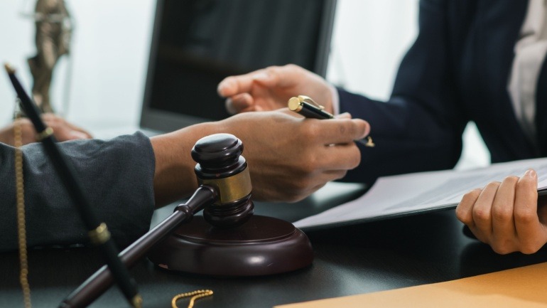 AT&T Sues T-Mobile Over Controversial AI Switching Tool