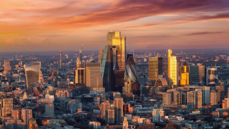 UK Telecoms Transform with Cloud Voice, AI Innovations