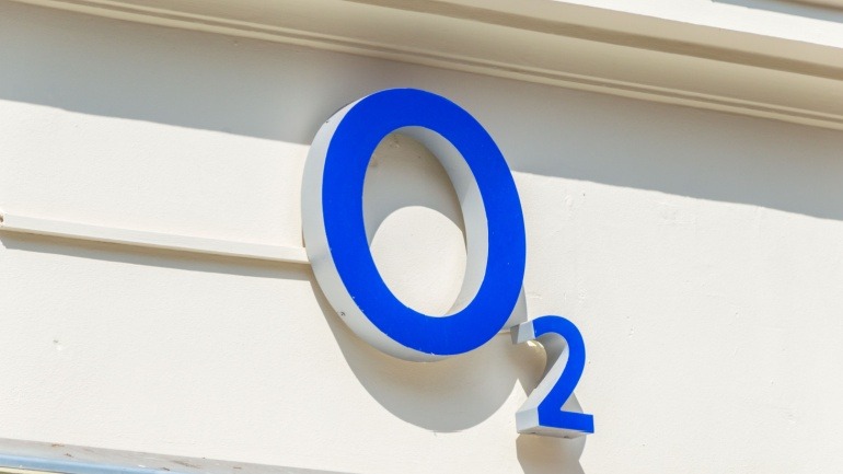 O2 Leads UK Telecom with Pre-Assembled Mobile Masts
