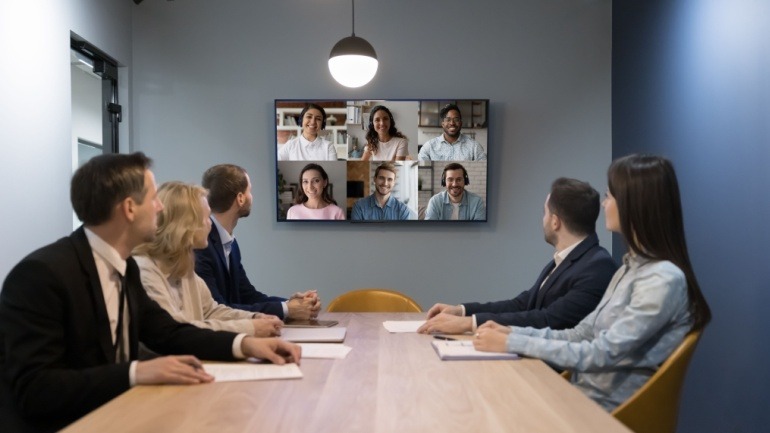 Crestron's AI-Driven Solutions Revolutionize Meeting Room Collaboration