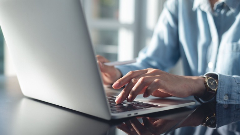 AI Surge Reshapes Personal Computing - Industry Faces New Challenges