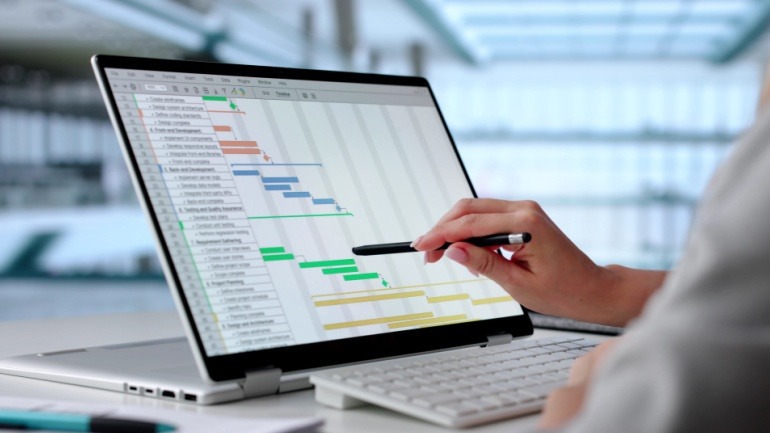 AI in Project Management - Innovations, Challenges, and Trends