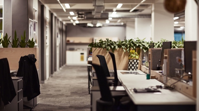 Robinhood Cuts 10% Workforce Amid Strong Market Activity