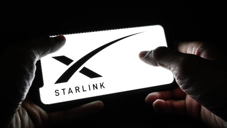 SpaceX Targets Mobile Market with Starlink Hybrid Network