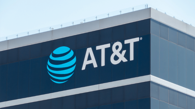 AT&T Secures $3B Fiber Deal with Corning Amid AI Boom