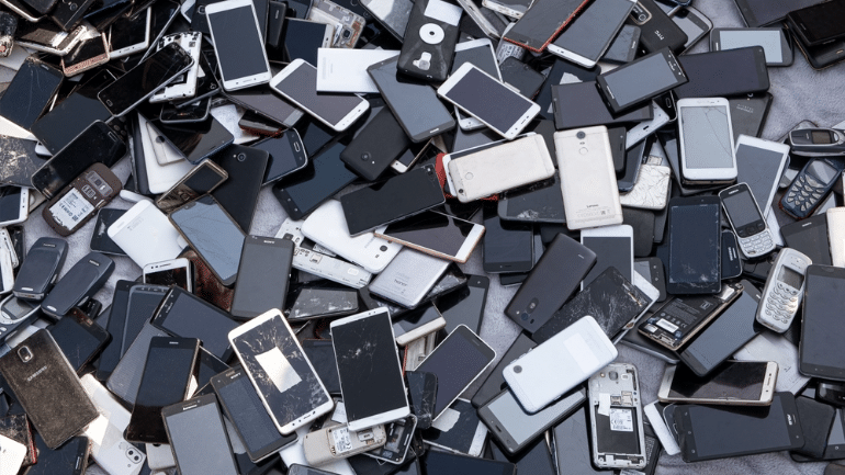 FCC Moves to Allow Prison Cellphone Jamming